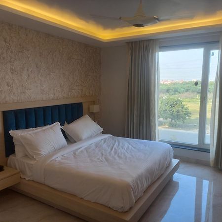 Hotel Holiday Grand Greater Noida Exterior foto