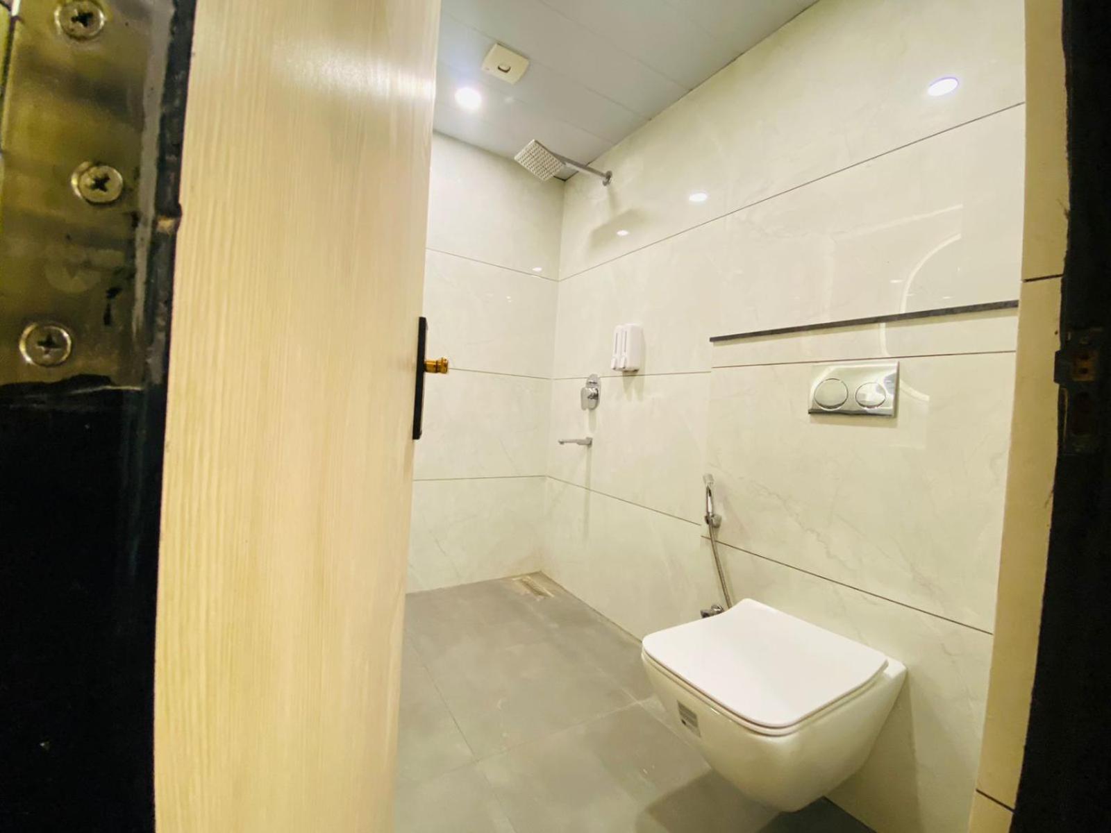 Hotel Holiday Grand Greater Noida Exterior foto