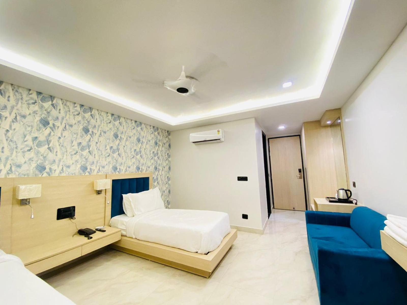 Hotel Holiday Grand Greater Noida Exterior foto