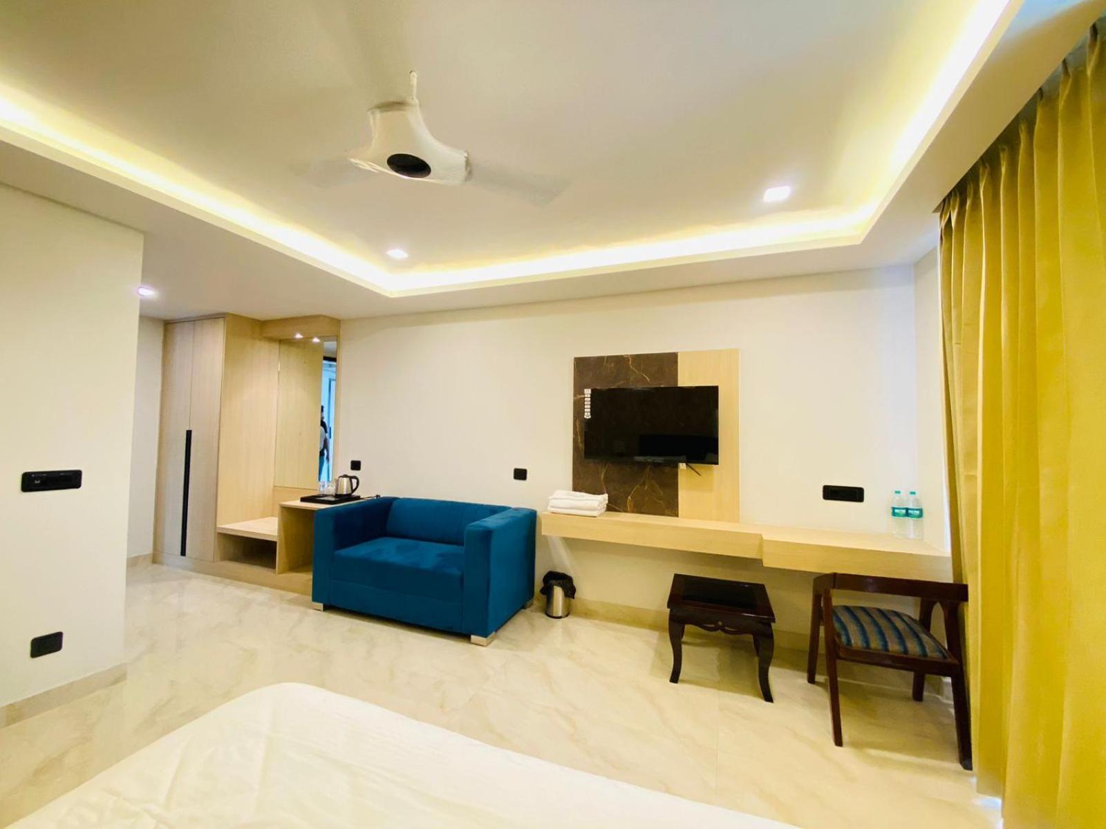 Hotel Holiday Grand Greater Noida Exterior foto