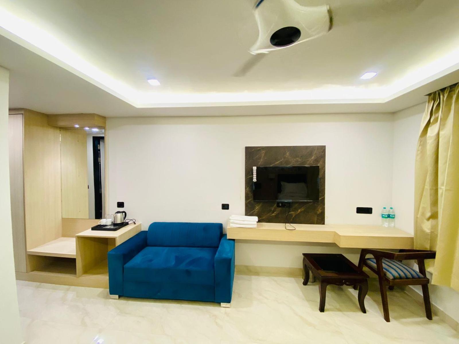 Hotel Holiday Grand Greater Noida Exterior foto