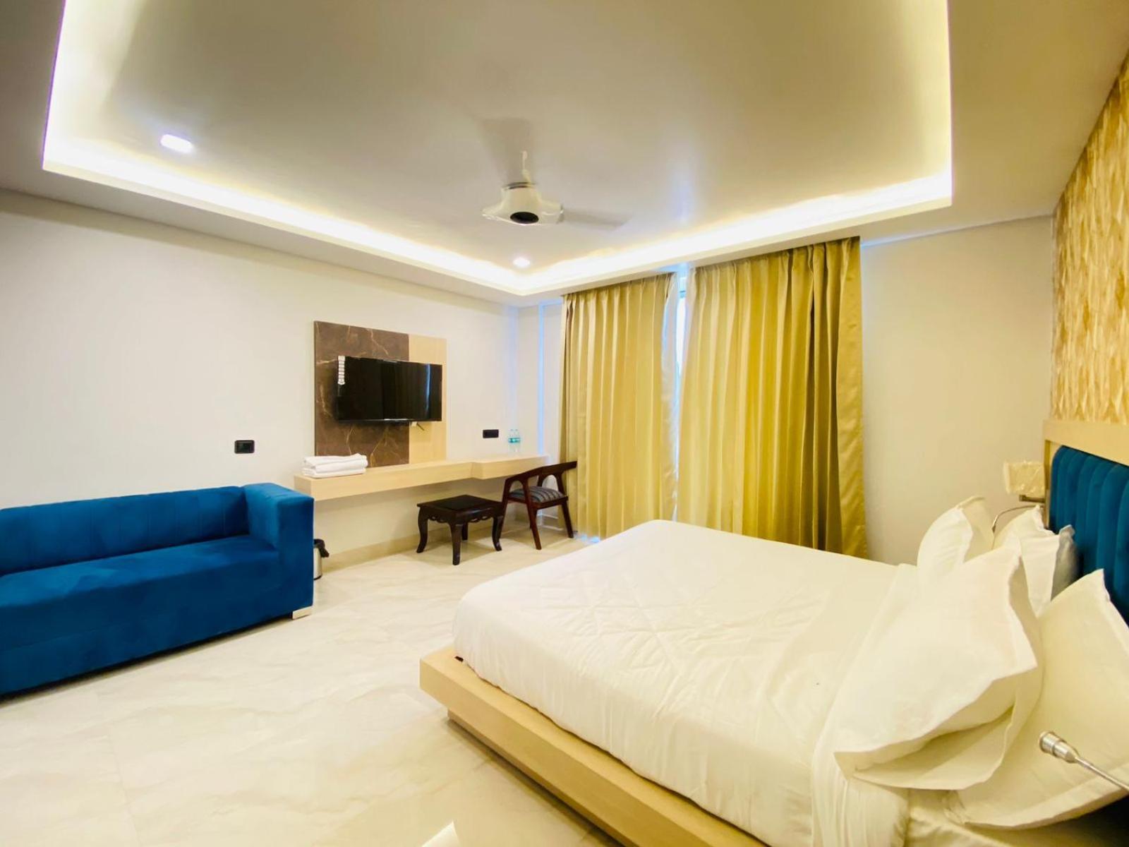 Hotel Holiday Grand Greater Noida Exterior foto