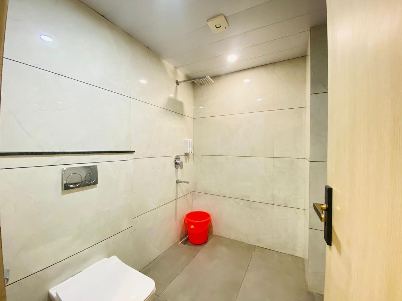 Hotel Holiday Grand Greater Noida Exterior foto