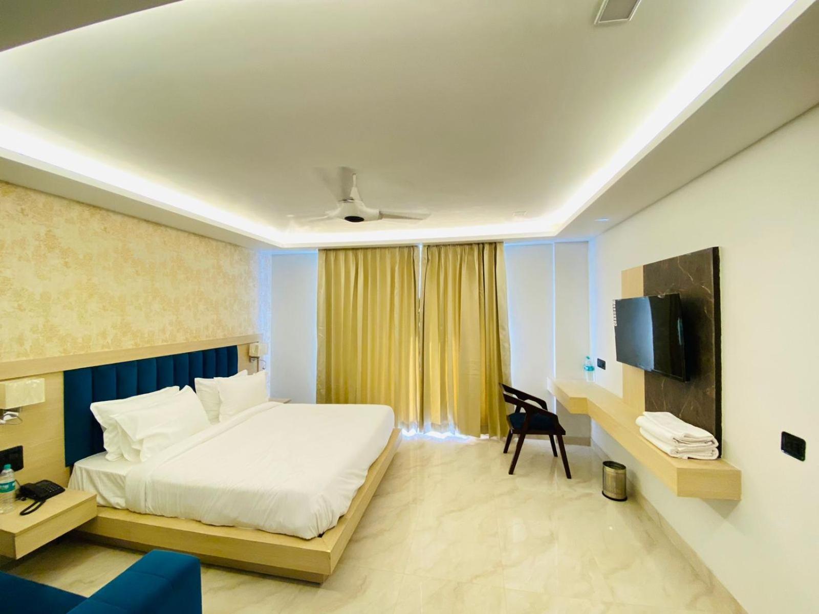 Hotel Holiday Grand Greater Noida Exterior foto