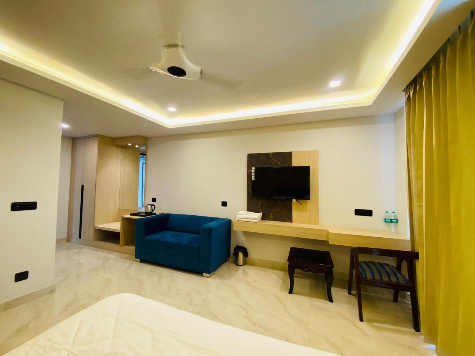 Hotel Holiday Grand Greater Noida Exterior foto