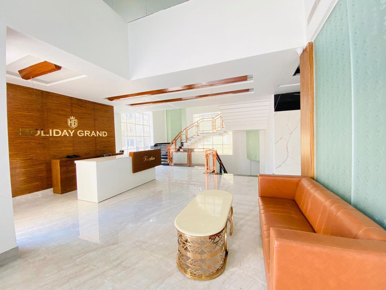 Hotel Holiday Grand Greater Noida Exterior foto