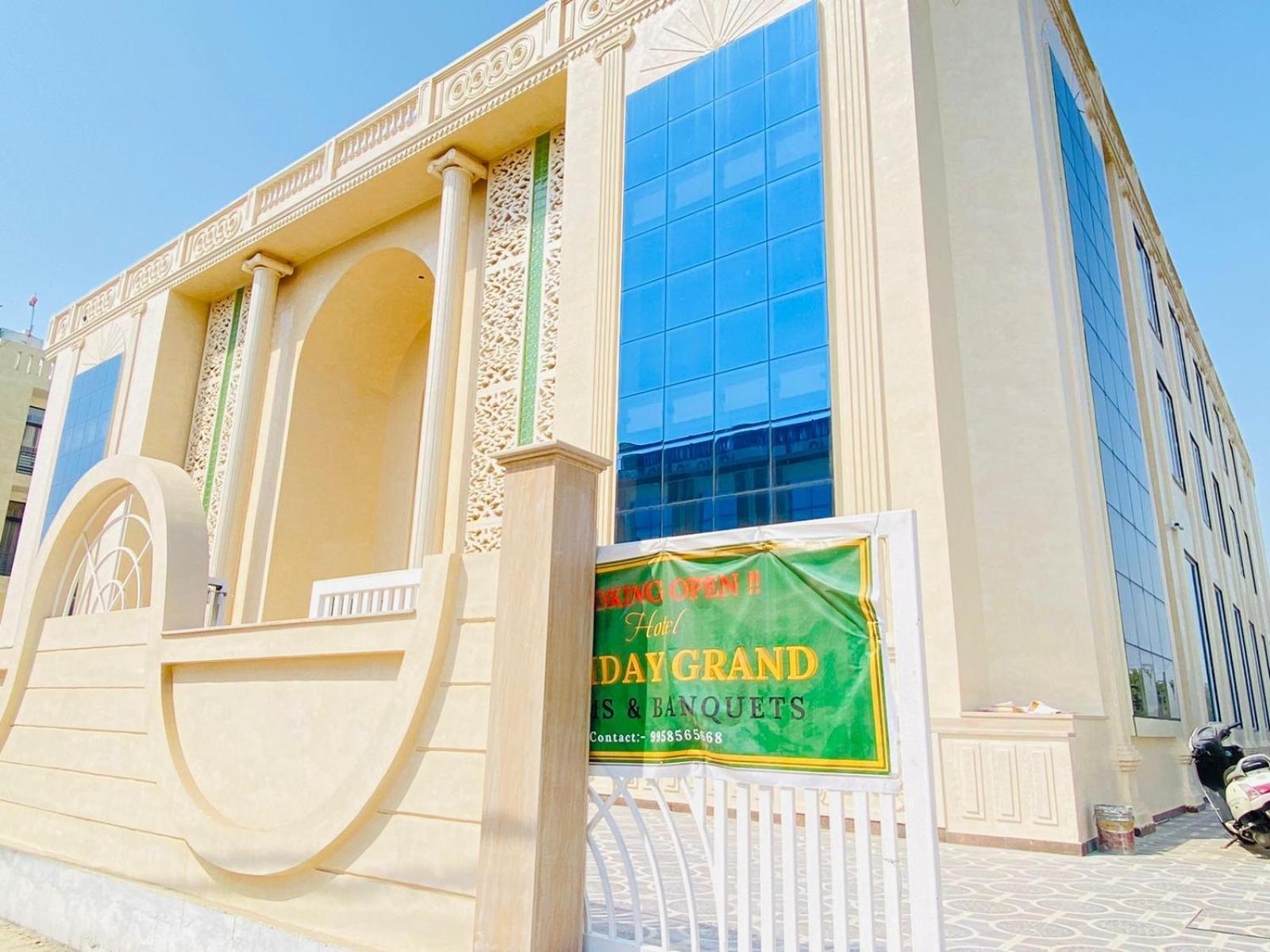 Hotel Holiday Grand Greater Noida Exterior foto